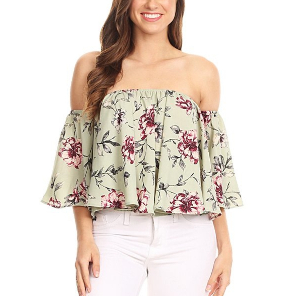 💕Cream & Lavender floral off-shoulder top.💕